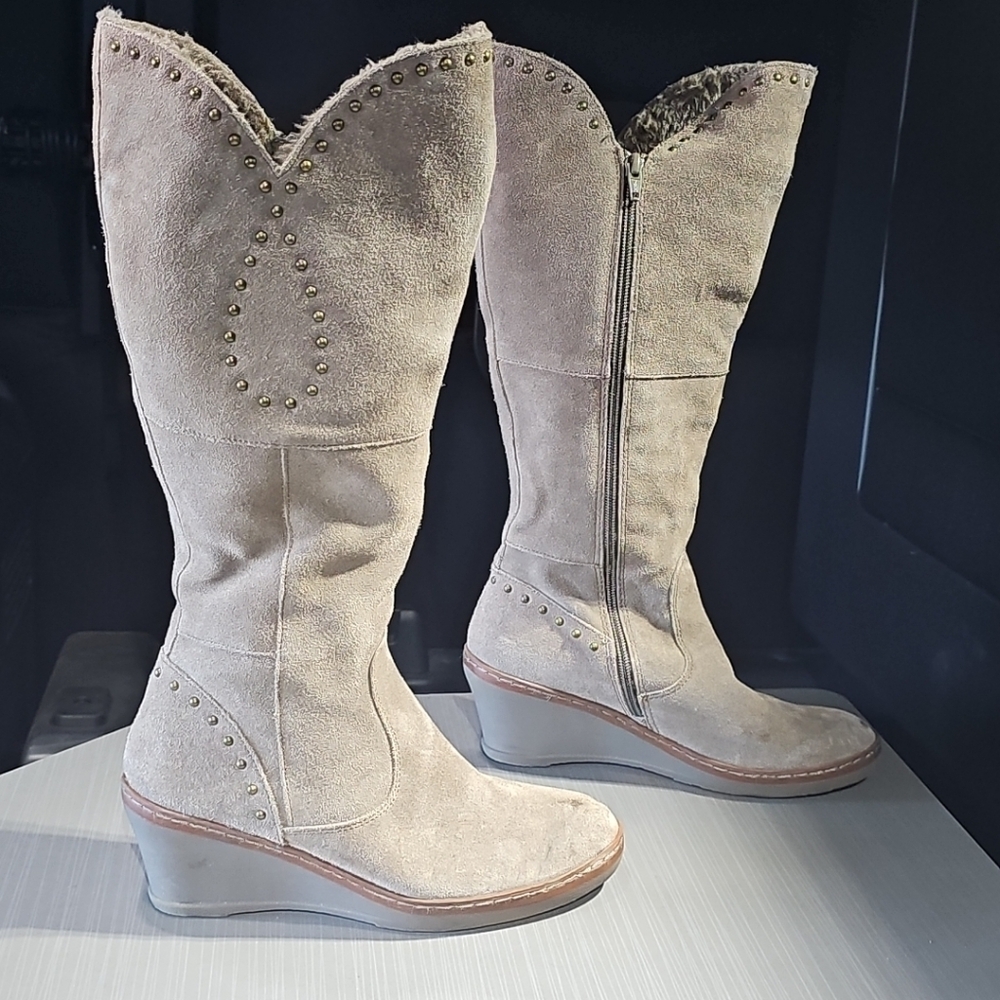 Baretraps Onessa Taupe Studded Suede Snow Boot Women's 8M Excellent Pre-Owned - Picture 4 of 12